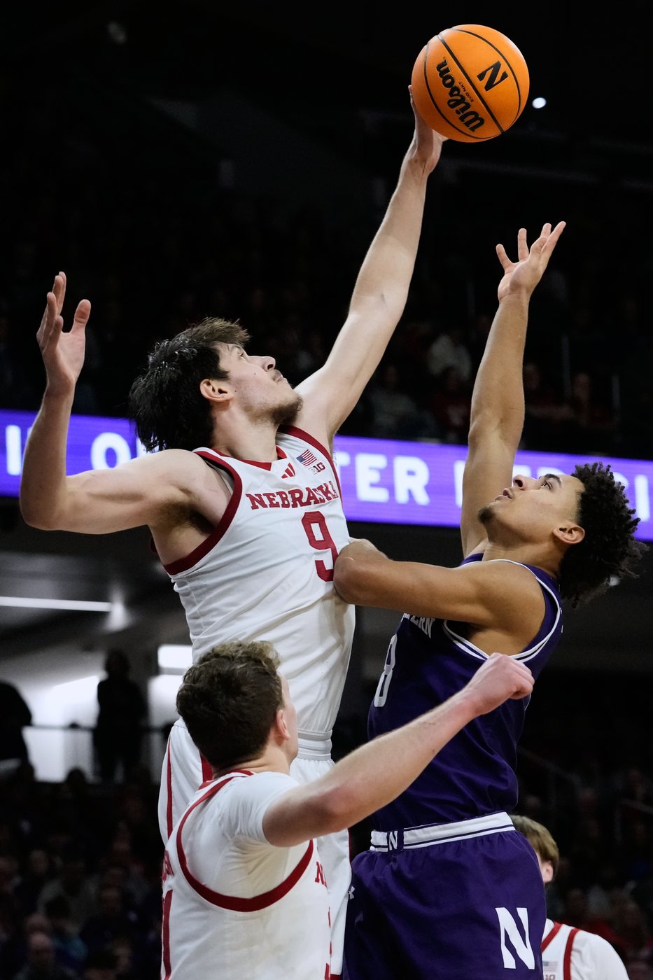 No. 8 Nebraska stays unbeaten with a dominant 77-58 win over Northwestern | iNFOnews.ca