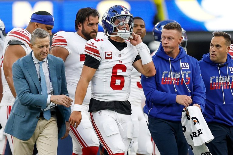 Giants QB Jaxson Dart is expected to have season-ending knee surgery, AP source says | iNFOnews.ca