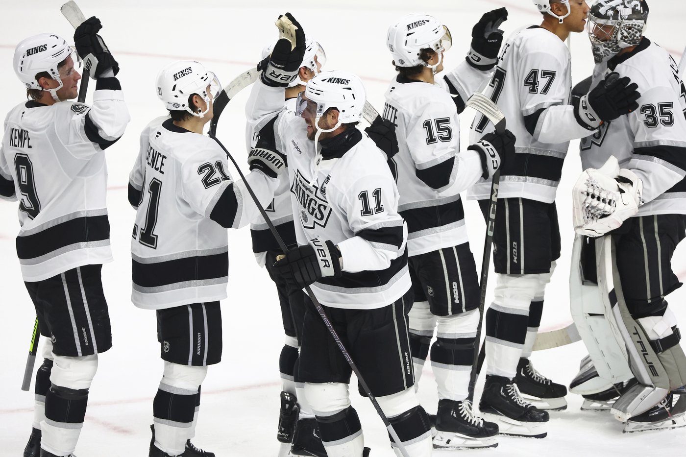 Anze Kopitar provides Los Angeles Kings a familiar lift with season-opening natural hat trick | iNFOnews.ca Anze Kopitar provides Los Angeles Kings a familiar lift with season-opening natural hat trick | iNFOnews.ca