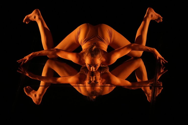 Photos show MOMIX performing its second season of 'Botanica' in Rome | iNFOnews.ca