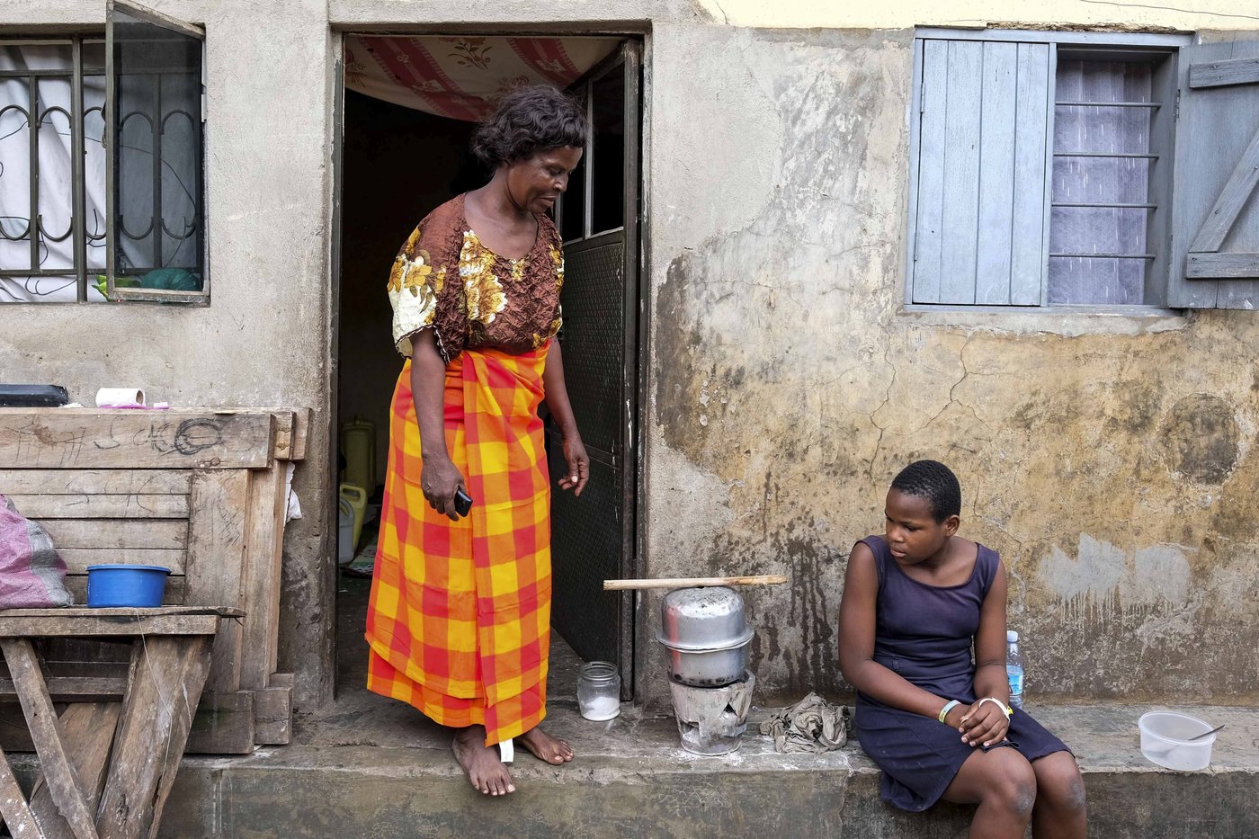 Parents in Africa struggle with unpredictable school fees that force children to drop out | iNFOnews.ca