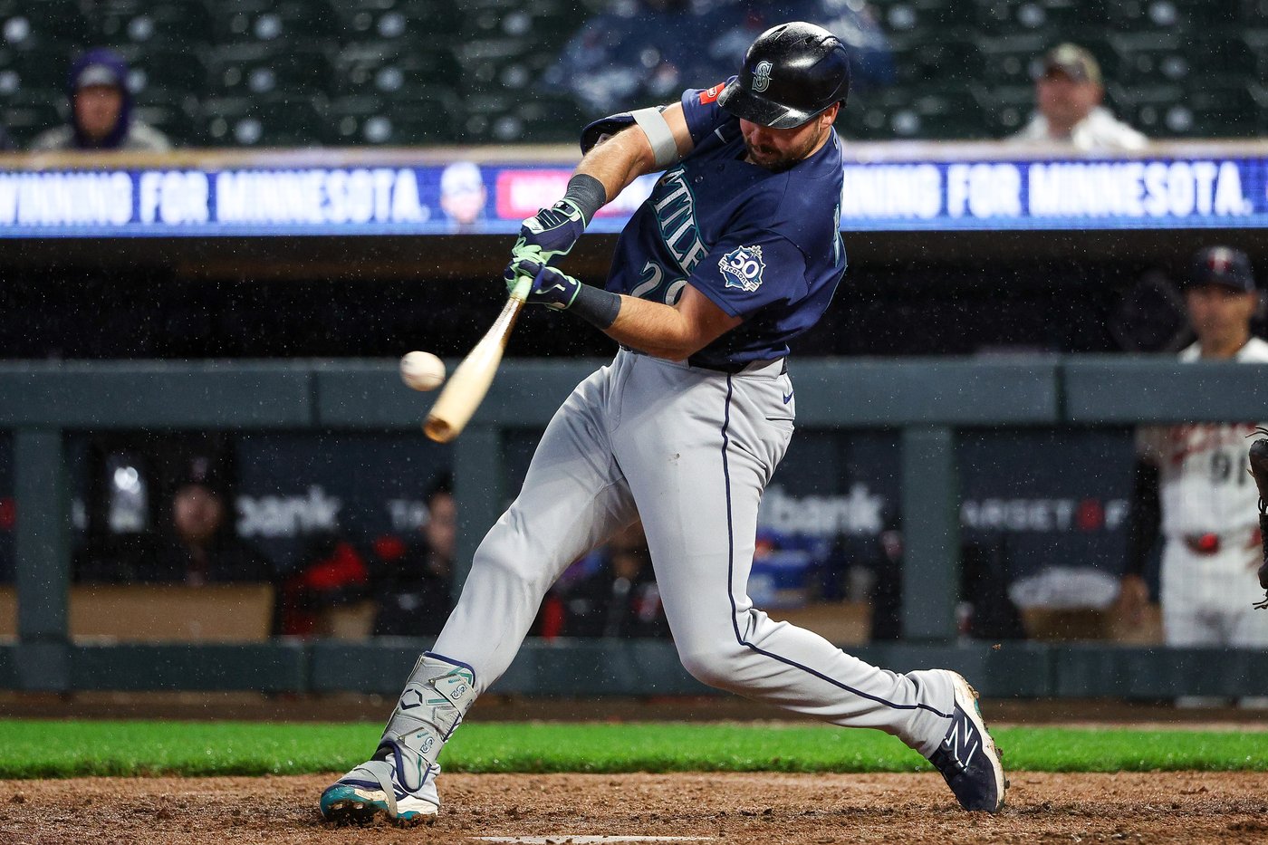 Mariners catcher Cal Raleigh sitting out a 3rd straight game due to a sore right side | iNFOnews.ca