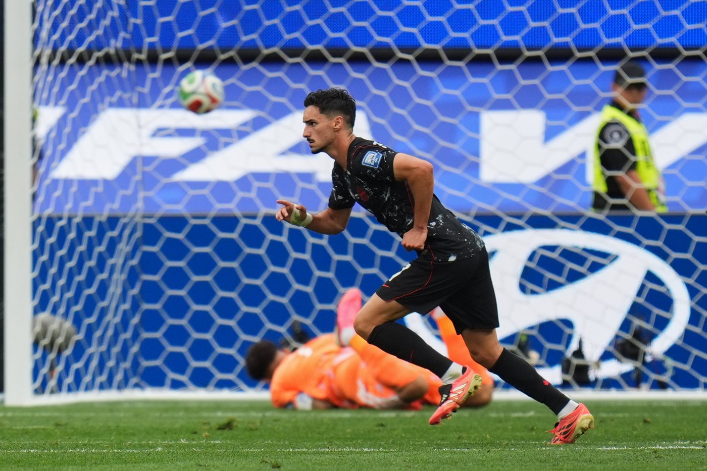 Canada defeats South Africa 1-0 in first round of 32 match on World Cup Day 18, in photos | iNFOnews.ca