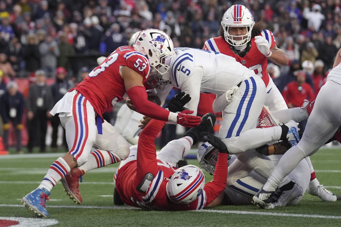 Richardson throws for TD and runs for 2 with 12 seconds left as Colts beat Patriots 25-24 | iNFOnews.ca