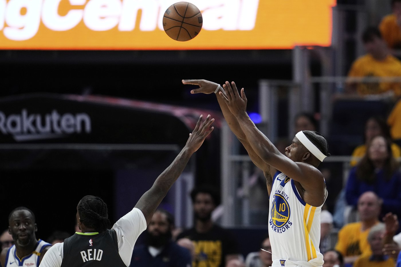 Warriors, Knicks will try to bounce back from home playoff losses with another chance in Game 4 | iNFOnews.ca