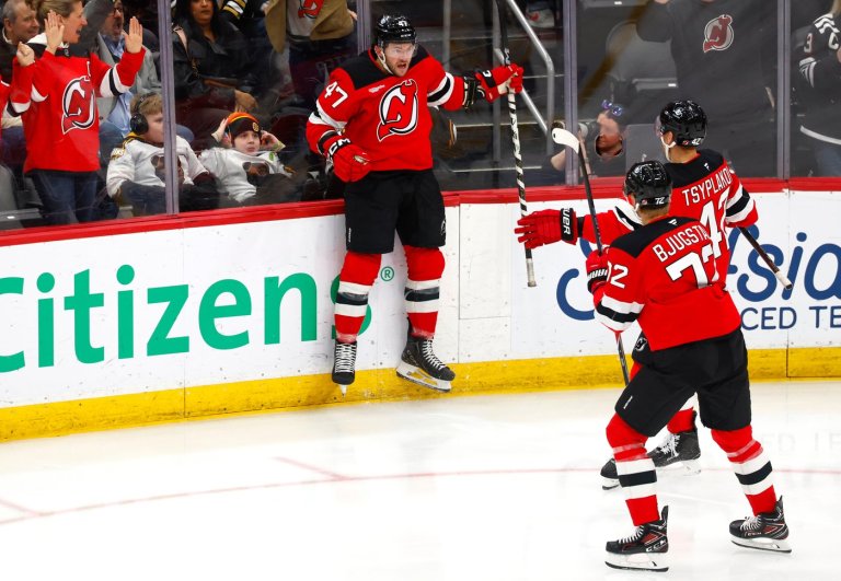 Jack Hughes and Connor Brown lead the Devils past the Rangers, 6-3 | iNFOnews.ca