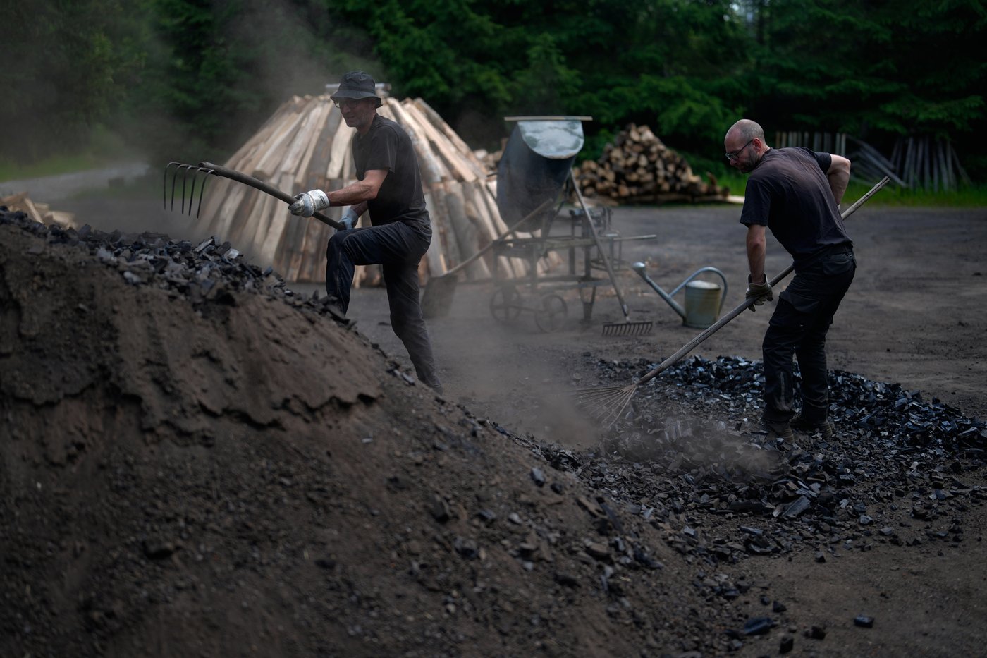 Brothers keep Germany’s ancient charcoal-burning tradition alive, in photos | iNFOnews.ca