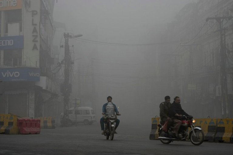 Pakistan uses anti-smog guns to fight air pollution in its cultural capital | iNFOnews.ca
