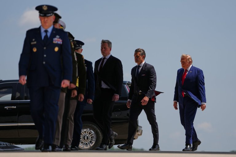 Trump attends transfer of fallen U.S. service members, in photos | iNFOnews.ca