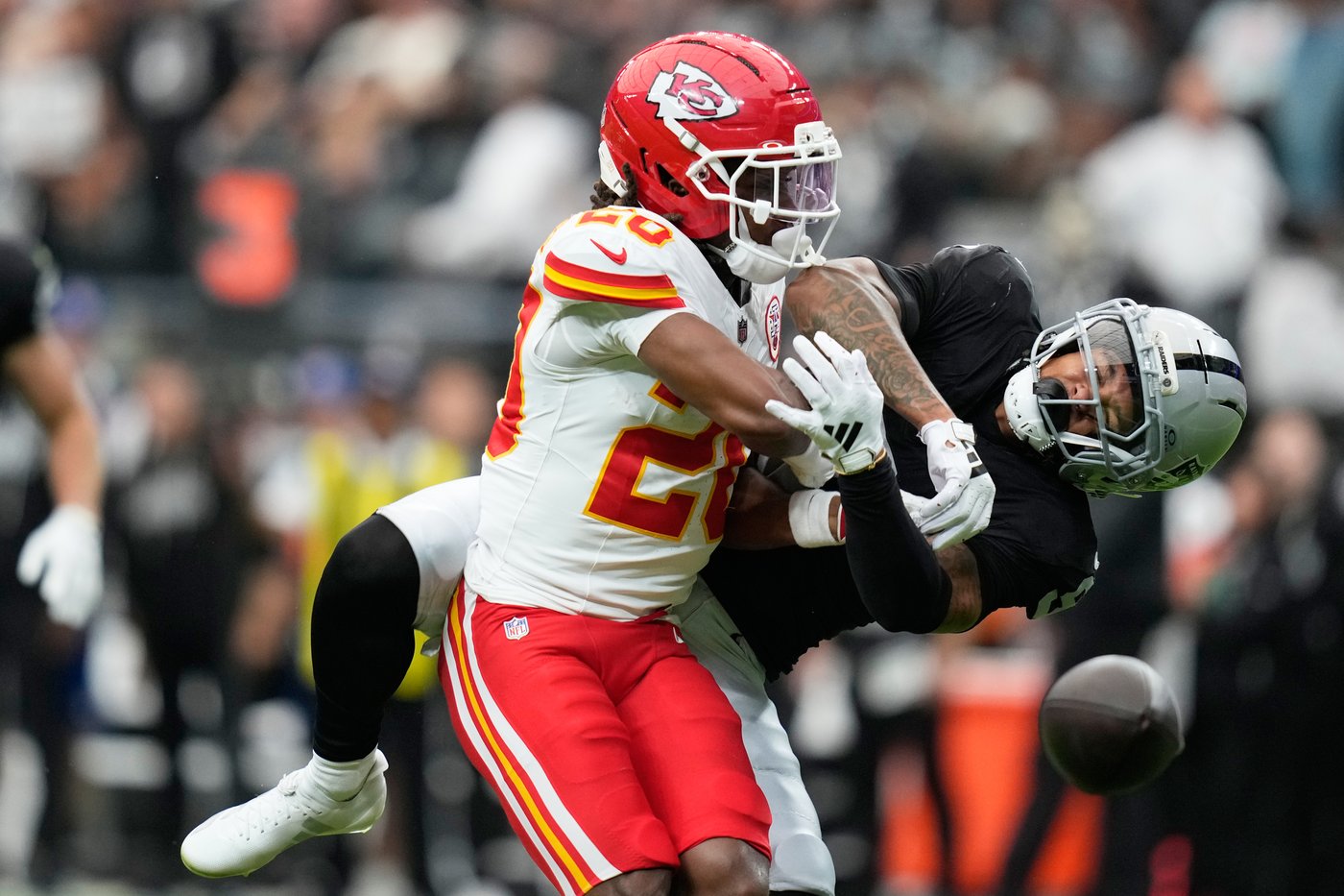 Chiefs beat the Raiders 30-27 to move to 4-0 behind Patrick Mahomes and Kenneth Walker III | iNFOnews.ca
