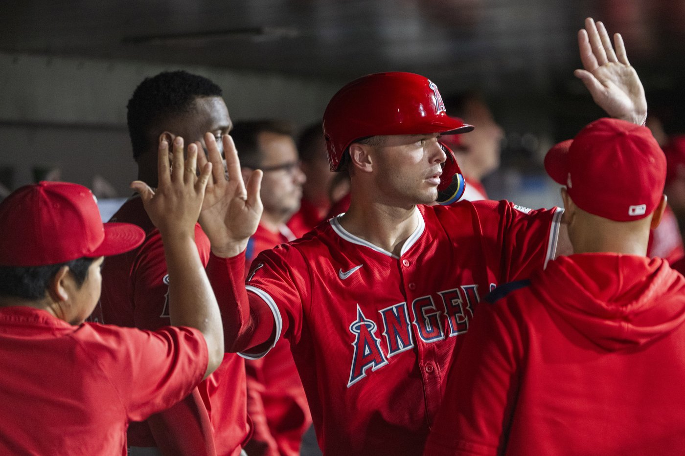 O'Hoppe hits 2 of Angels' 4 homers in 6th straight win, 10-5 over Athletics | iNFOnews.ca