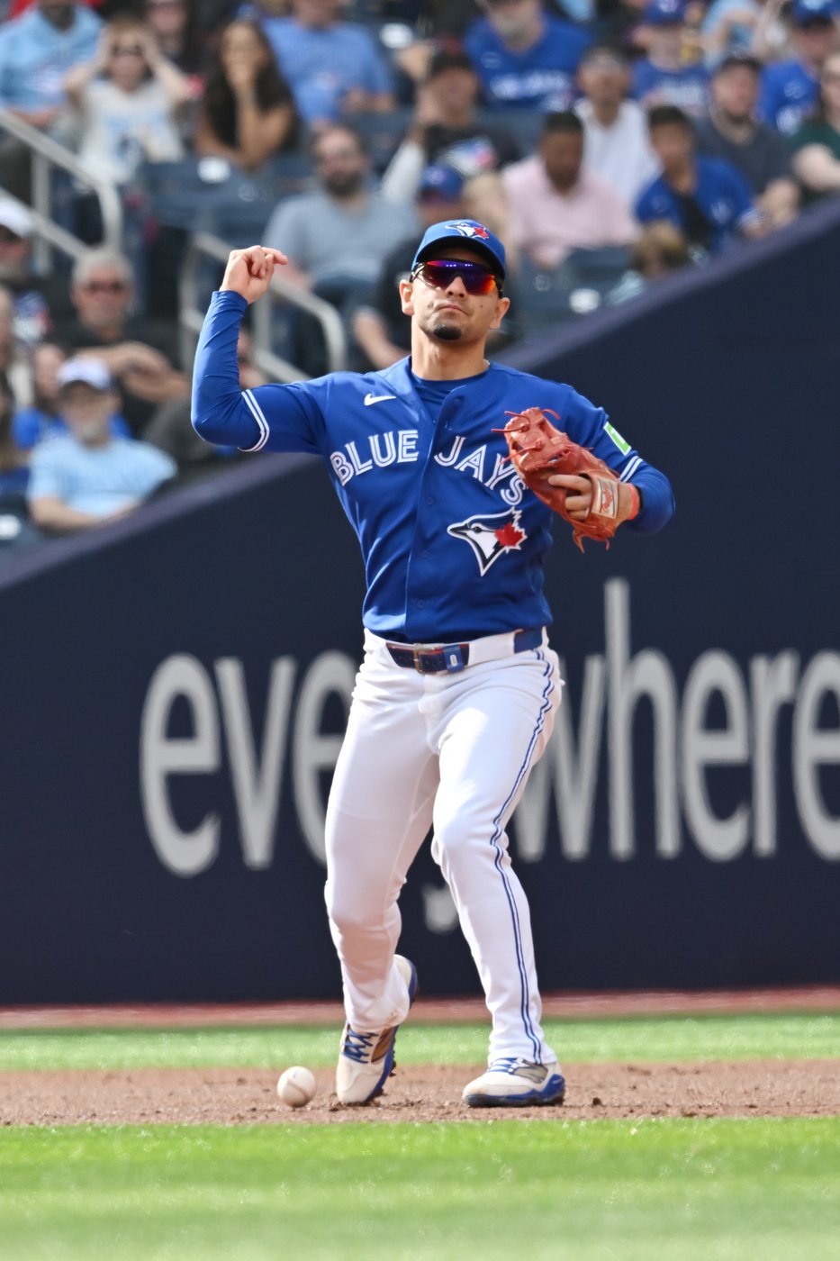 Hector Rodriguez's two-run triple powers Reds past Blue Jays 5-1 | iNFOnews.ca