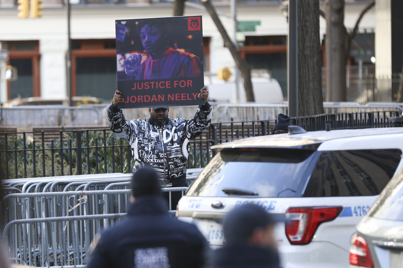 Jury will consider lesser charge in NYC subway chokehold case, judge dismisses manslaughter charge | iNFOnews.ca