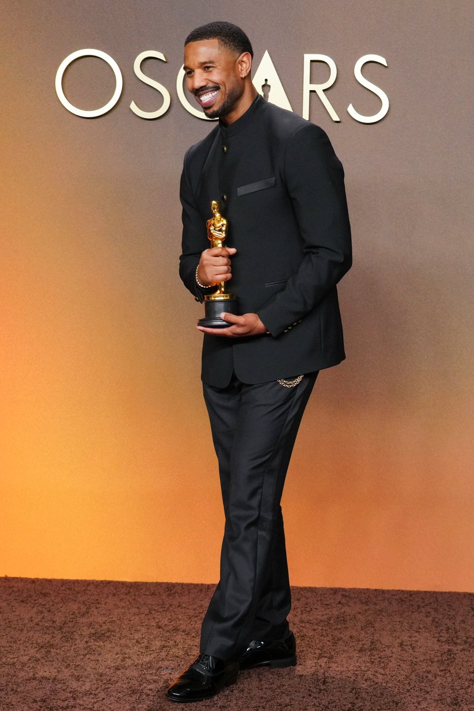 Stars deliver modern and colorful looks on Oscars red carpet | iNFOnews.ca Stars deliver modern and colorful looks on Oscars red carpet | iNFOnews.ca