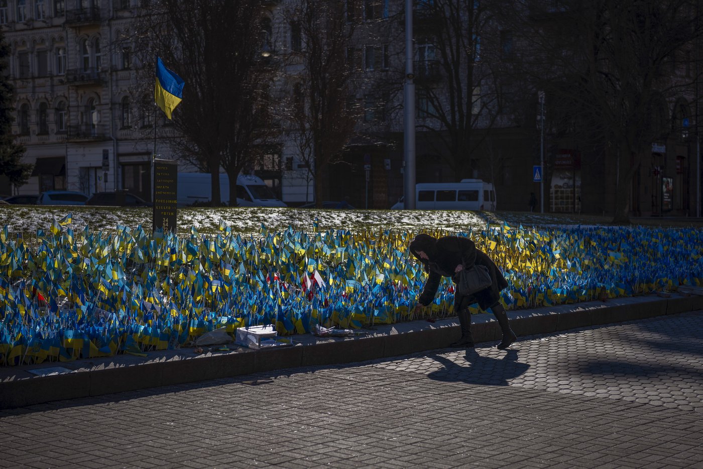 A makeshift memorial grows in Ukraine’s capital after 1,000 days of war | iNFOnews.ca A makeshift memorial grows in Ukraine’s capital after 1,000 days of war | iNFOnews.ca
