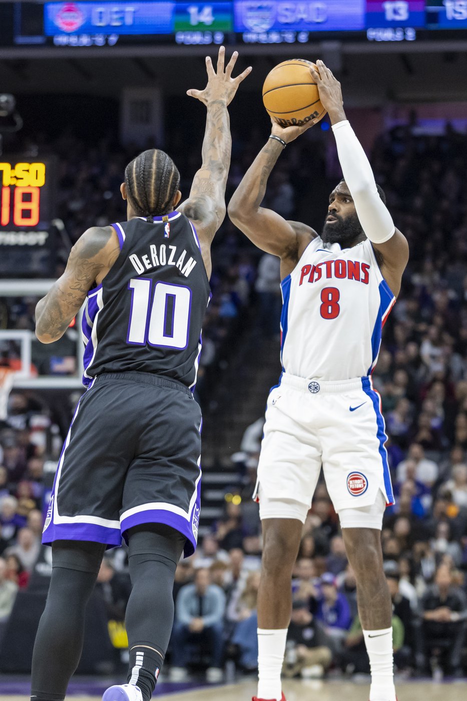 Jaden Ivey's 4-point play with 3 seconds left rallies Pistons past Kings 114-113 | iNFOnews.ca