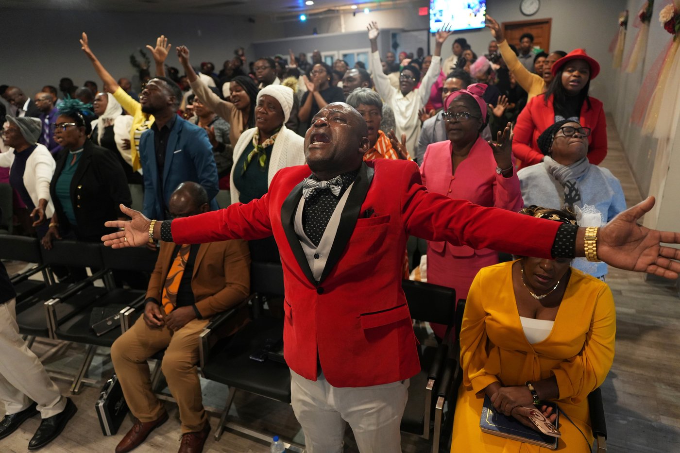 2 Ohio pastors emerge as faithful allies for Haitian migrants during Trump's crackdown | iNFOnews.ca