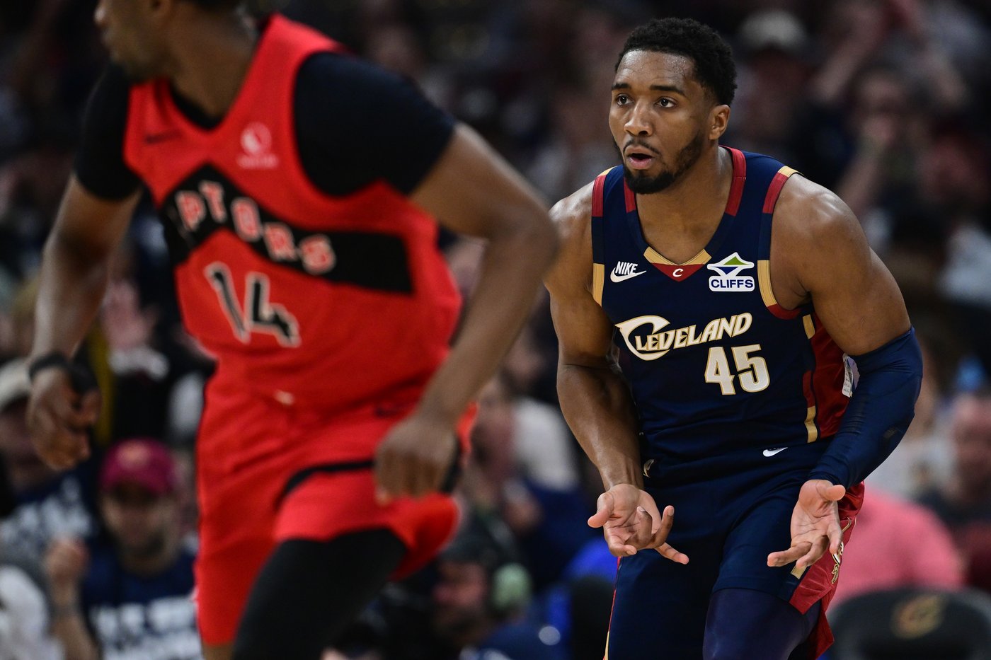 Cavaliers' Mitchell extends NBA-record streak of 30-point games to 9 in series openers | iNFOnews.ca