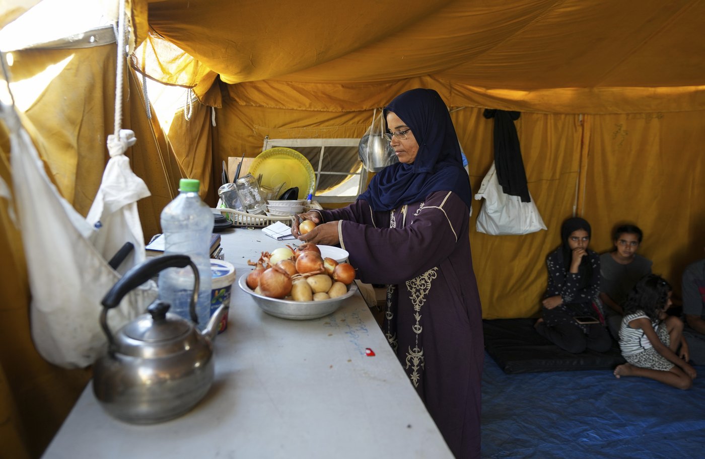 A displaced family's year of fleeing across the devastated Gaza Strip | iNFOnews.ca