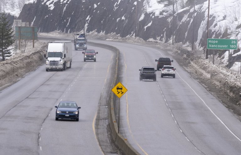 Truck blaze along in B.C.'s Coquihalla Highway sets off wildfire, closes route | iNFOnews.ca