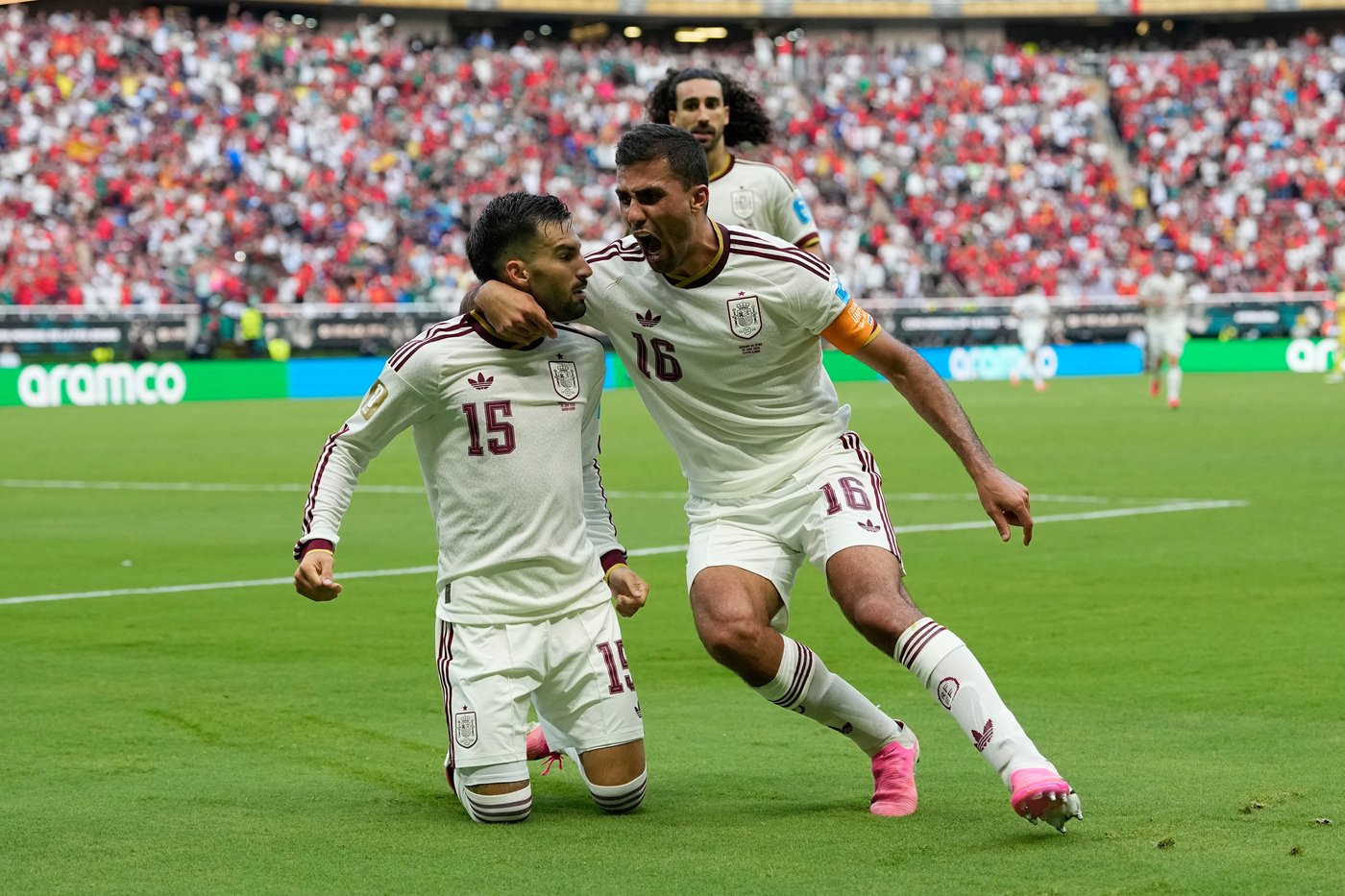 Spain wins its World Cup group, beating Uruguay 1-0 as Muslera’s error sends 2-time champion home | iNFOnews.ca Spain wins its World Cup group, beating Uruguay 1-0 as Muslera’s error sends 2-time champion home | iNFOnews.ca