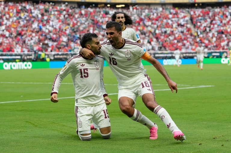 Spain wins World Cup group, beating Uruguay 1-0 as Muslera’s error sends 2-time champion home | iNFOnews.ca