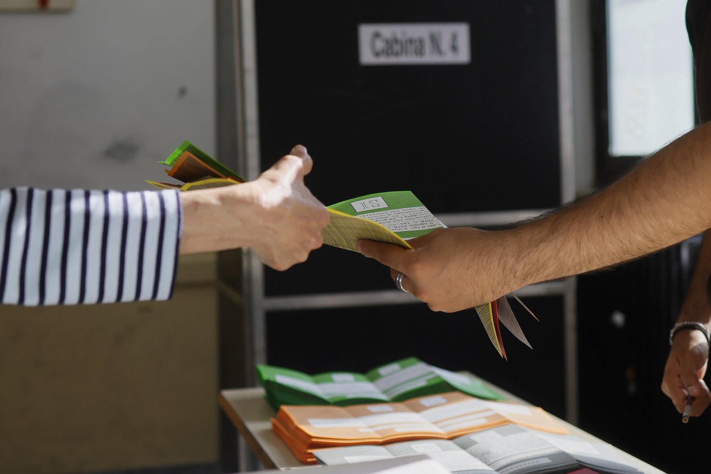 Italians vote on citizenship and job protections in referendums threatened by low turnout | iNFOnews.ca Italians vote on citizenship and job protections in referendums threatened by low turnout | iNFOnews.ca