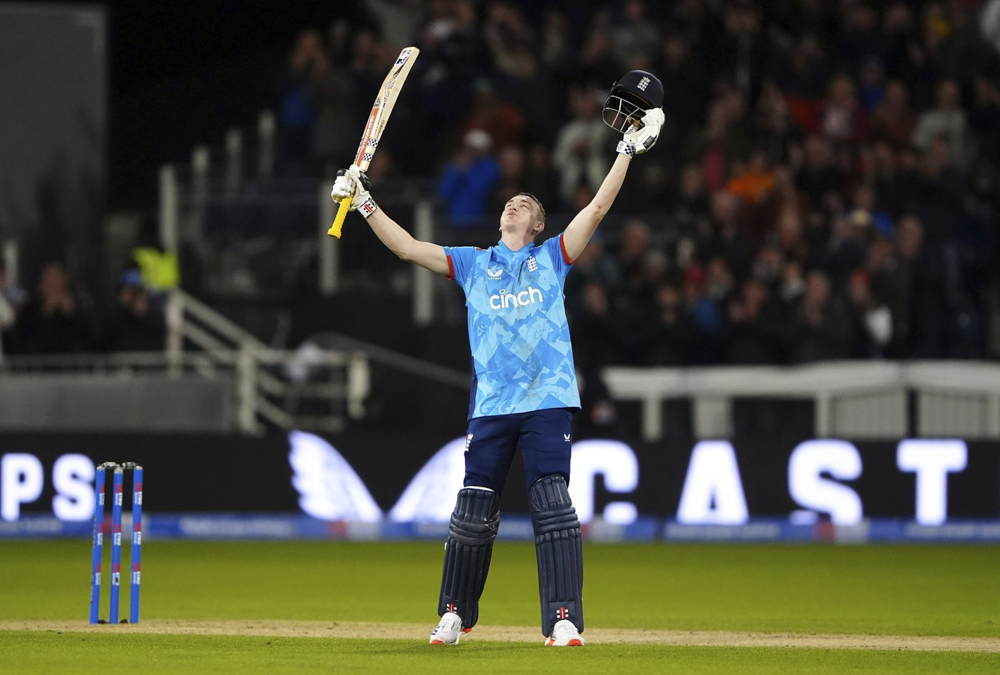 Brook hits century as England keeps ODI series alive by ending Australia's 14-match winning run | iNFOnews.ca