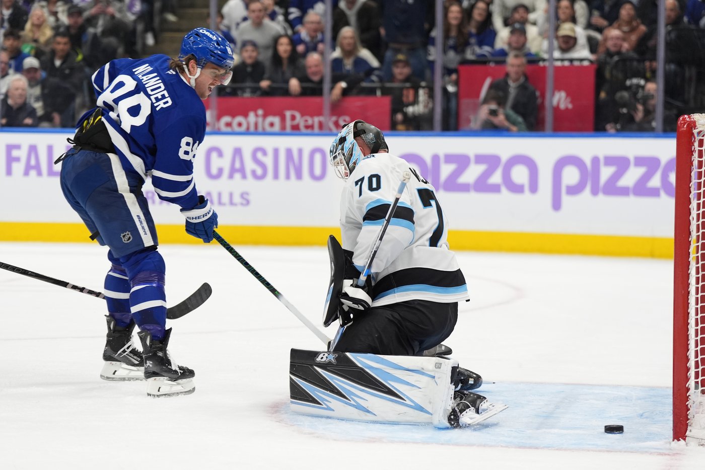 Marner leads the Maple Leafs on a special night for the Nylander brothers | iNFOnews.ca