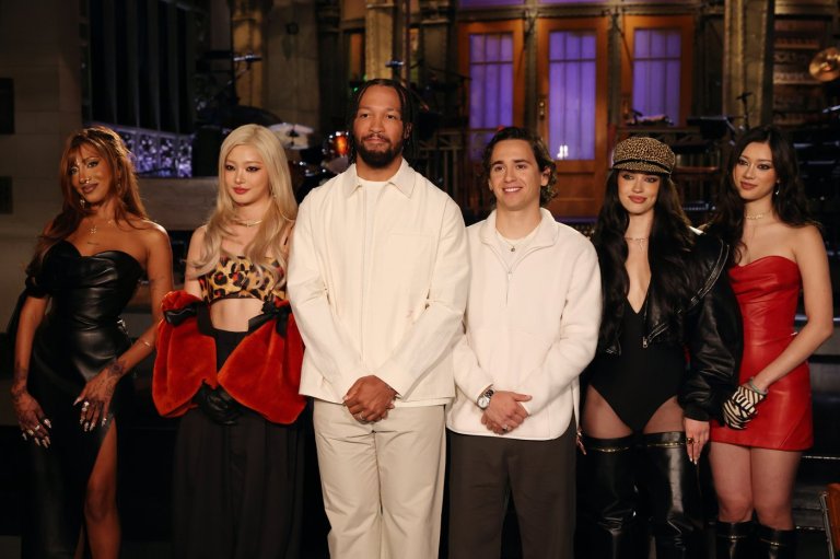 Host Jalen Brunson brings the Knicks to premiere of 'SNL,' with many nods to team's NBA title run | iNFOnews.ca