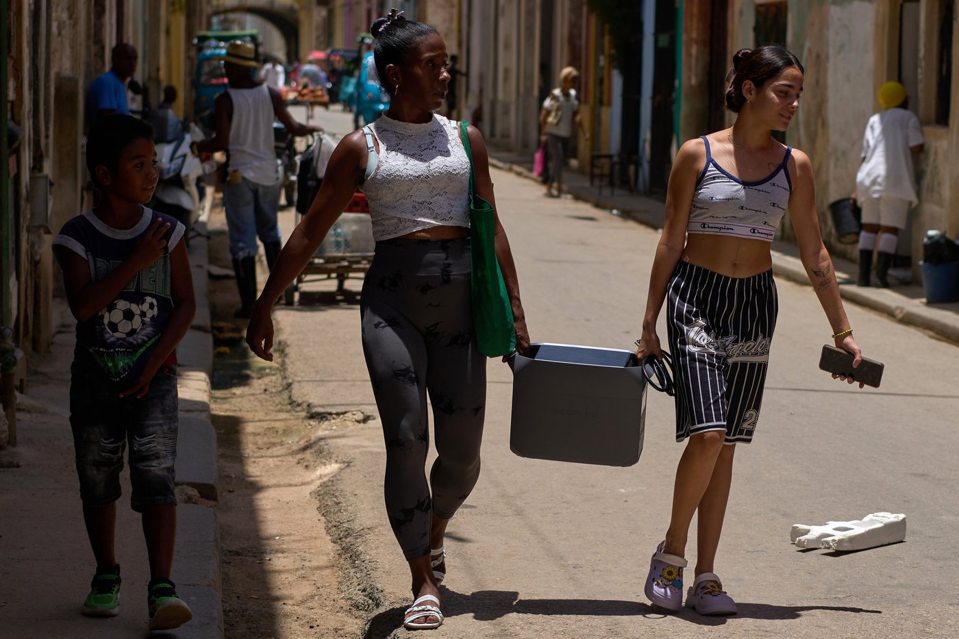Cuba plunged into 3rd nationwide blackout in 2 weeks as fuel runs low | iNFOnews.ca