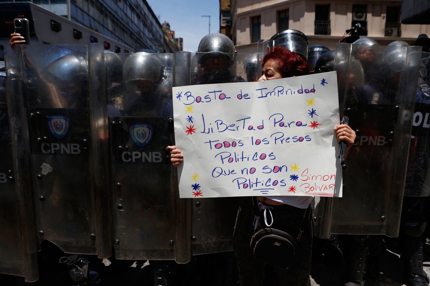 Venezuelan police block protesters demanding higher wages and pensions | iNFOnews.ca