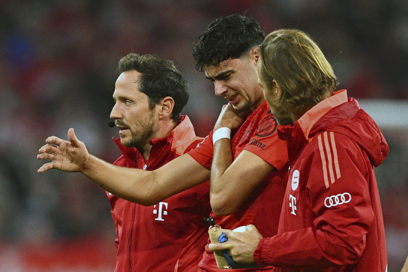 Bayern midfielder Aleksandar Pavlovic undergoes surgery on broken collarbone | iNFOnews.ca