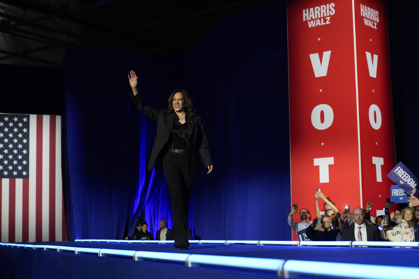 PHOTO COLLECTION: Election 2024 Campaign for President, November 1 | iNFOnews.ca