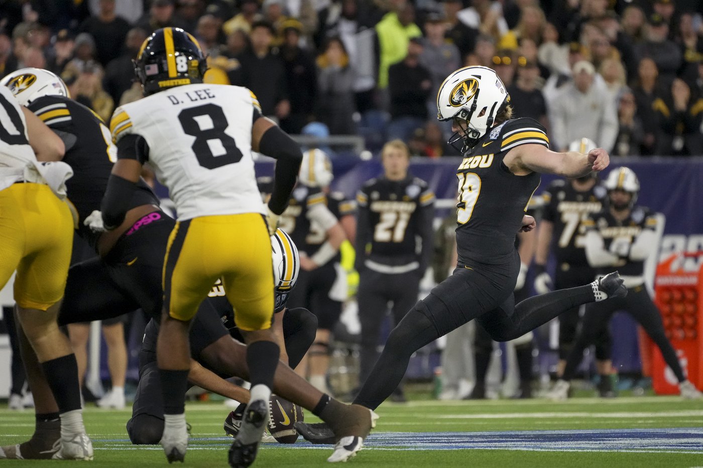 No. 23 Missouri rallies from 10 down, beats Iowa 27-24 in the Music City Bowl | iNFOnews.ca No. 23 Missouri rallies from 10 down, beats Iowa 27-24 in the Music City Bowl | iNFOnews.ca