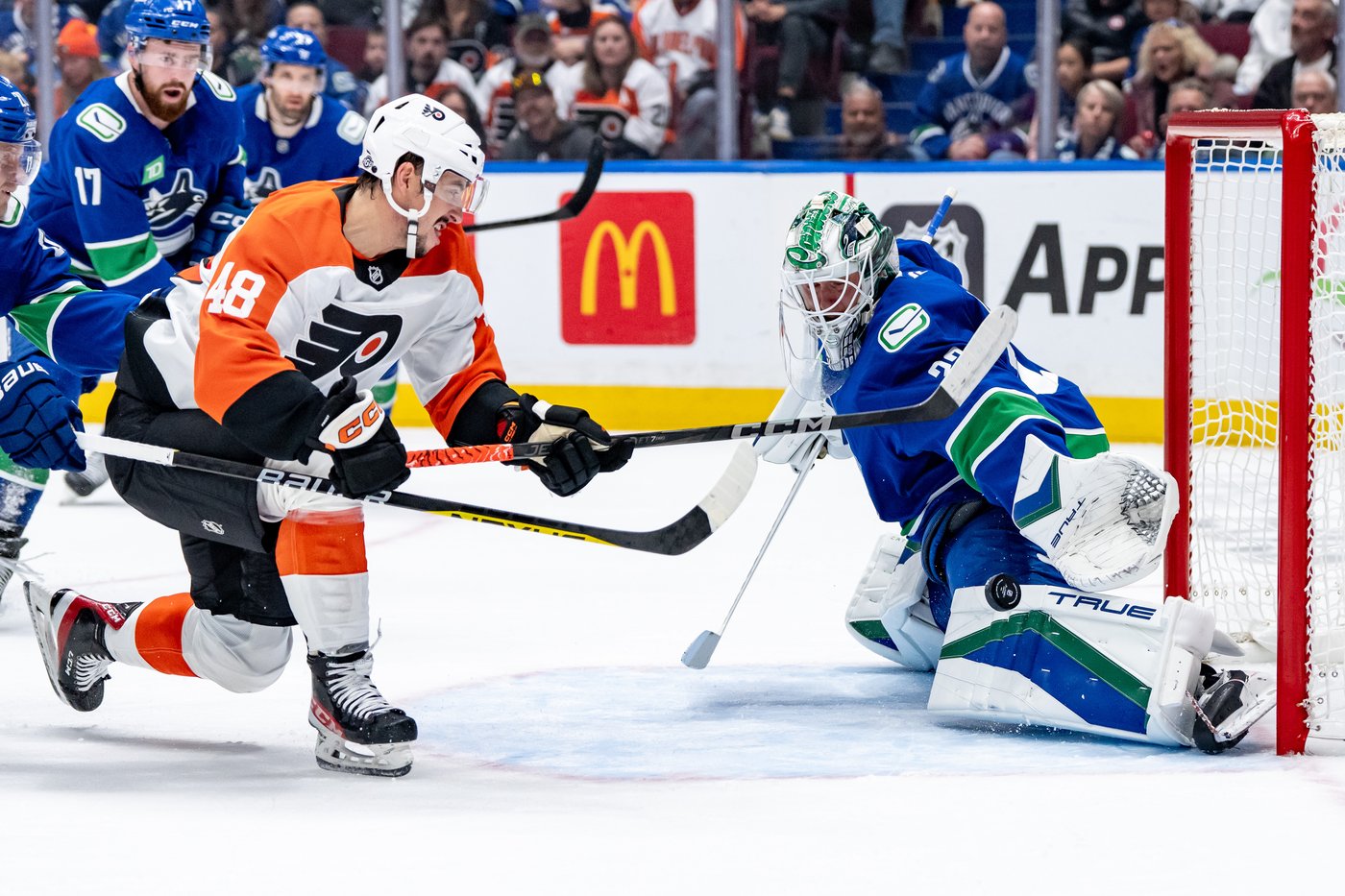 Flyers open NHL campaign with 3-2 shootout win over Canucks | iNFOnews.ca Flyers open NHL campaign with 3-2 shootout win over Canucks | iNFOnews.ca