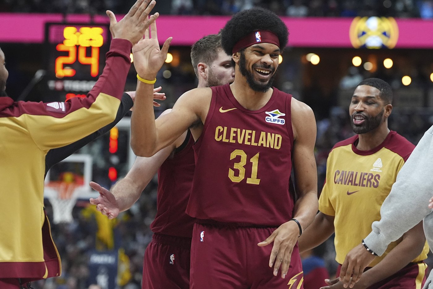 Mitchell scores 33, Cavs beat Nuggets 149-135 for 6th straight win | iNFOnews.ca