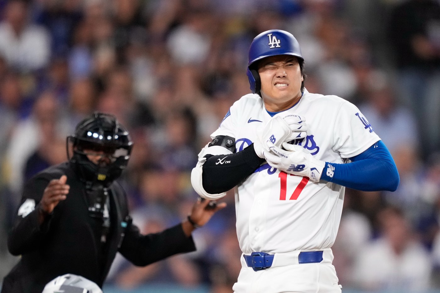 Betts blasts 2 homers and drives in 5 as the Dodgers crush the Rockies 15-6 | iNFOnews.ca