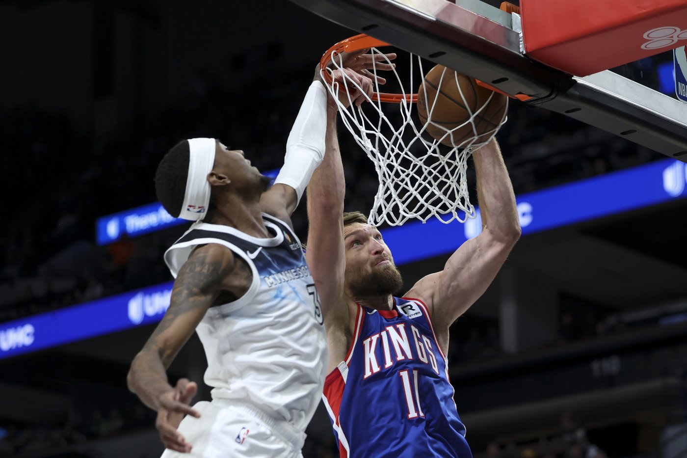 Monk and Fox take over late to lead the Kings past the Timberwolves 115-104 | iNFOnews.ca