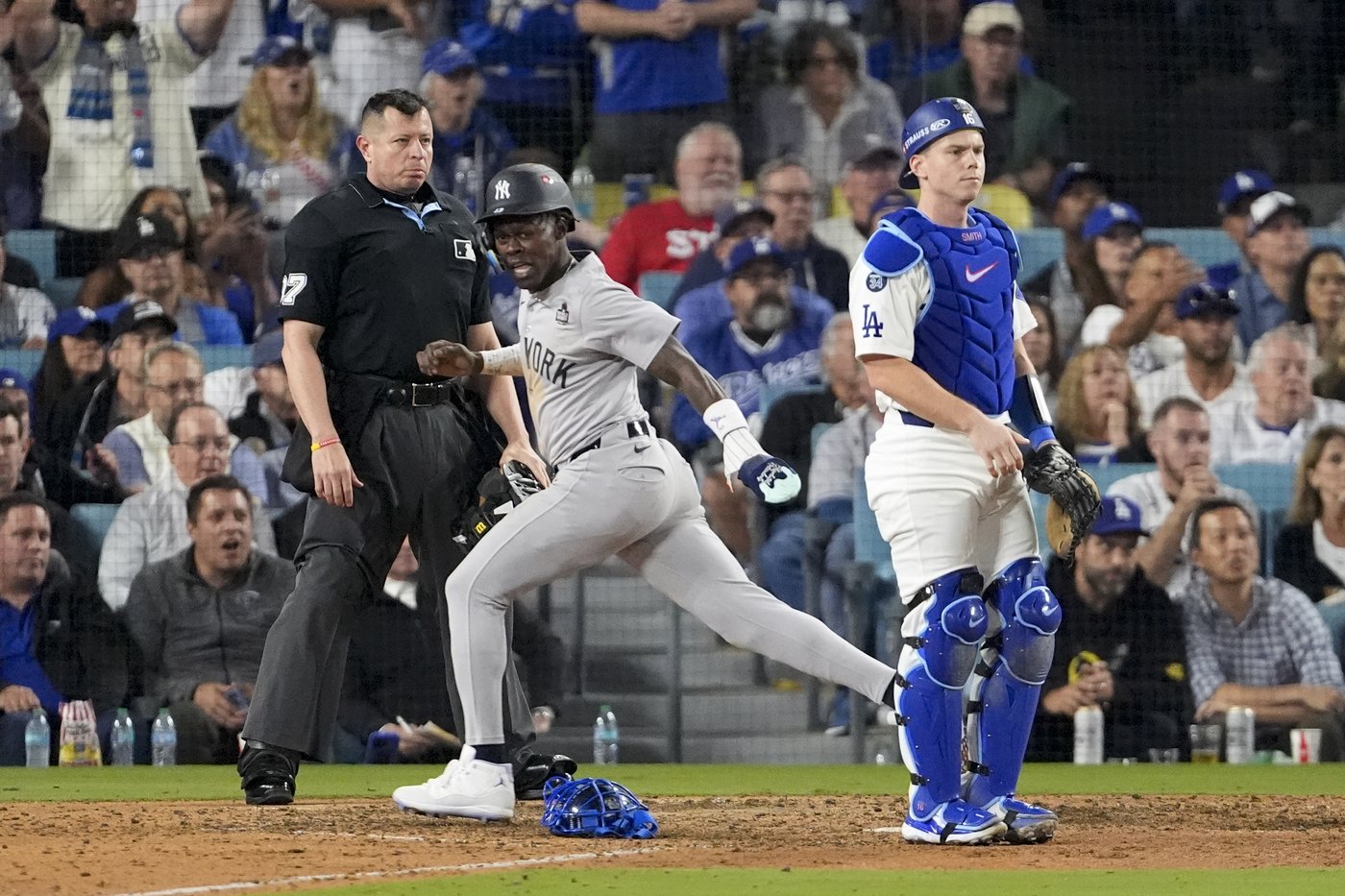 Freeman hits 1st walk-off slam in World Series history as Dodgers top Yankees 6-3 in classic opener | iNFOnews.ca Freeman hits 1st walk-off slam in World Series history as Dodgers top Yankees 6-3 in classic opener | iNFOnews.ca