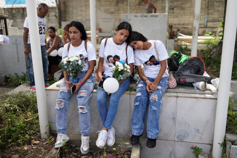 Quake aftermath, Brazil election campaigns and other top photos from Latin America and the Caribbean | iNFOnews.ca