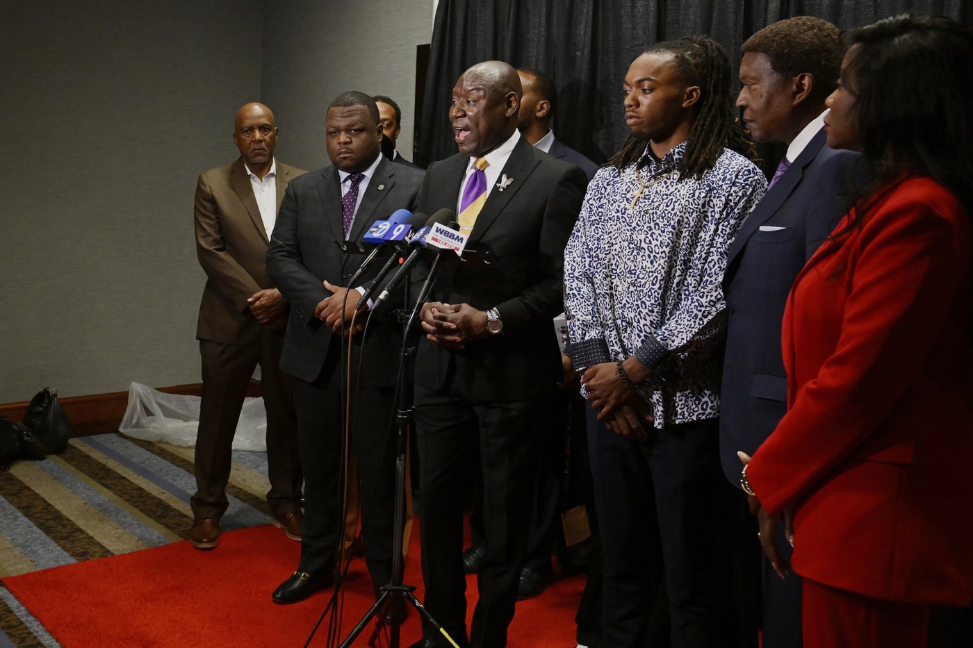 Black student dragged from his car and beaten by Florida officers files federal lawsuit | iNFOnews.ca