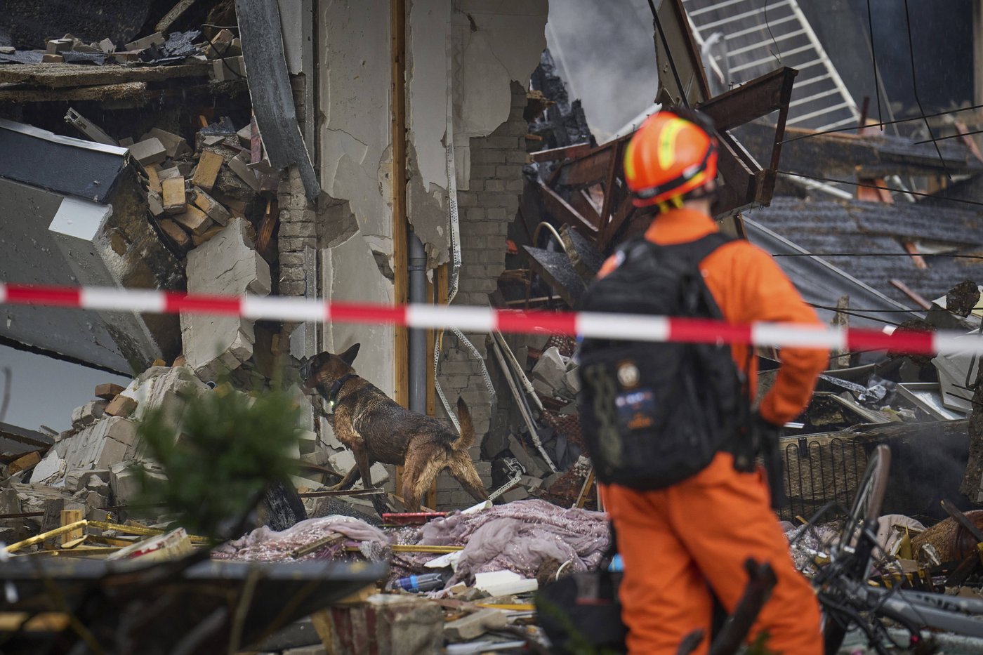 An explosion destroys an apartment block in a Dutch city, killing at least 3 and injuring others | iNFOnews.ca An explosion destroys an apartment block in a Dutch city, killing at least 3 and injuring others | iNFOnews.ca