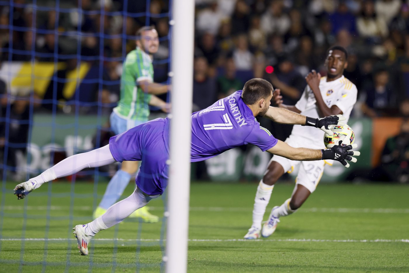 LA Galaxy advance to first MLS Cup in 10 years with 1-0 win over Seattle in Western Conference final | iNFOnews.ca