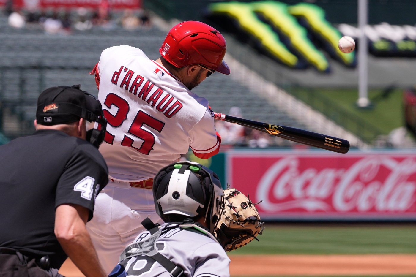 Travis d'Arnaud's 3-run homer, Walbert Ureña's strong outing help Angels beat White Sox 8-2 | iNFOnews.ca