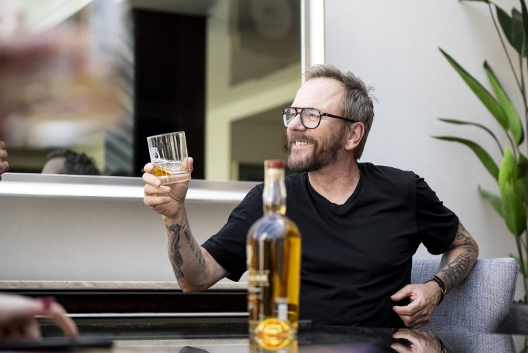 Kiefer Sutherland hopes Canada and U.S. can go back to being friends | iNFOnews.ca