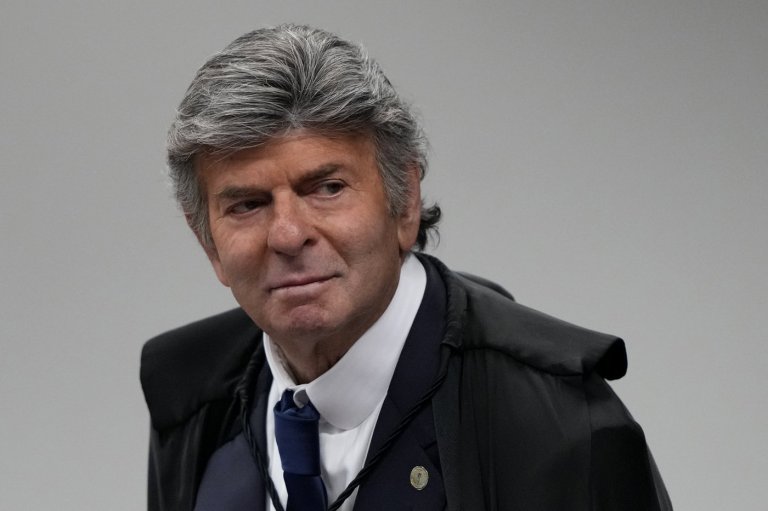 Brazil Supreme Court justice breaks with 2 peers, votes to absolve Bolsonaro as trial continues | iNFOnews.ca