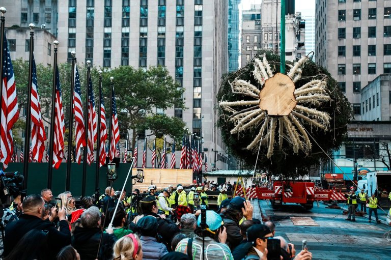 Rockefeller Center Christmas tree arrives in Manhattan, kicking off New York's holiday season | iNFOnews.ca