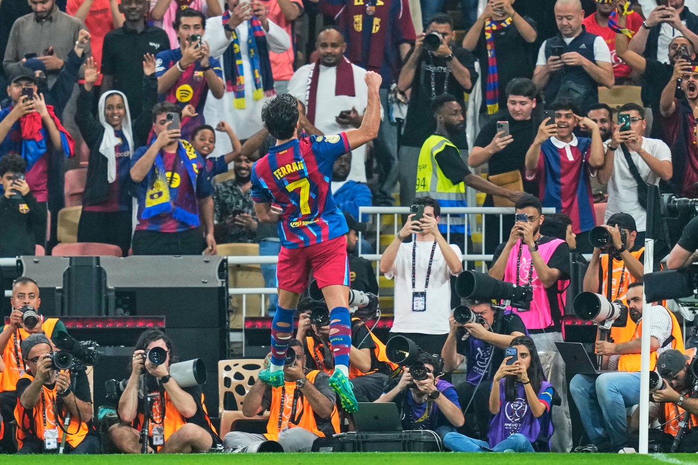 Barcelona routs Athletic Bilbao 5-0 in Spanish Super Cup semis while Yamal watches | iNFOnews.ca
