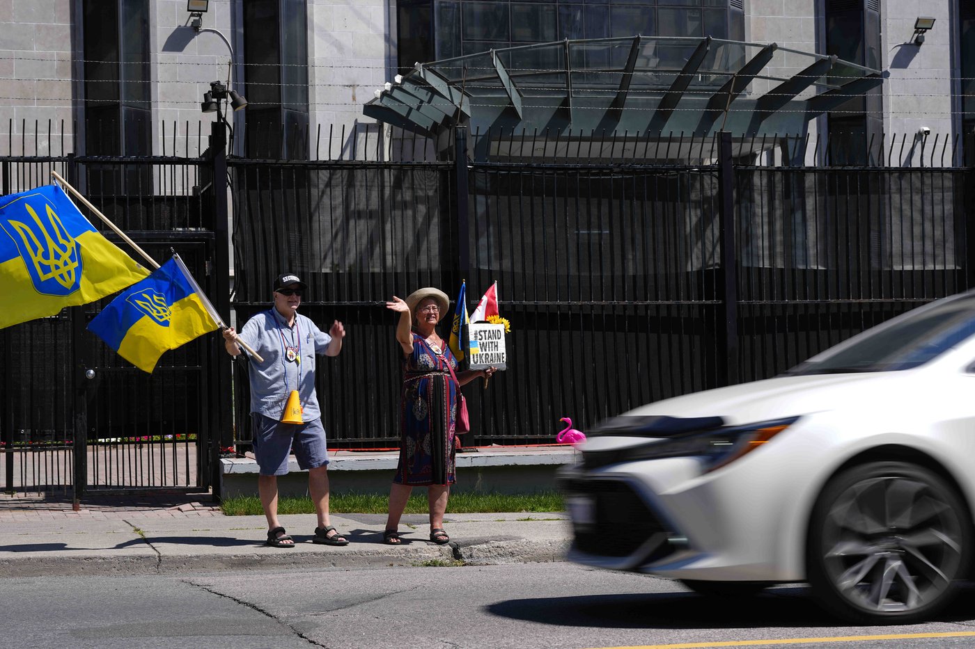 Russian embassy protesters keep daily picket, 4.5 years into Ukraine invasion | iNFOnews.ca